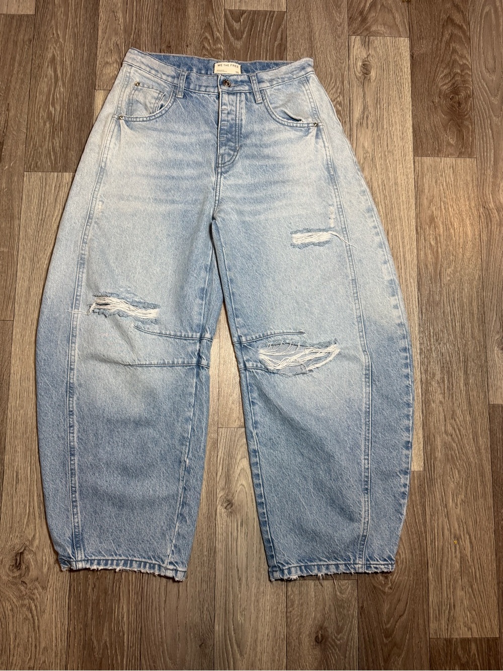 We The Free People NWOT Sz 326 Barrel Jeans Distressed